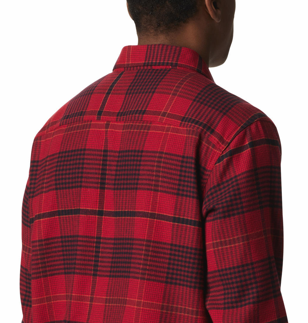 A Men Wearing Columbia Men Pink Cornell Woods Flannel Long Sleeve Shirt