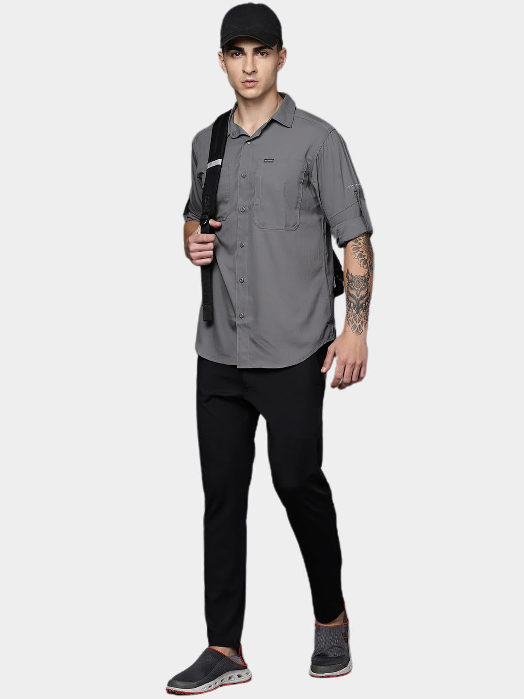 A Men Wearing Columbia Men Grey Silver Ridge Utility Lite Long Sleeve (Sun Protection)