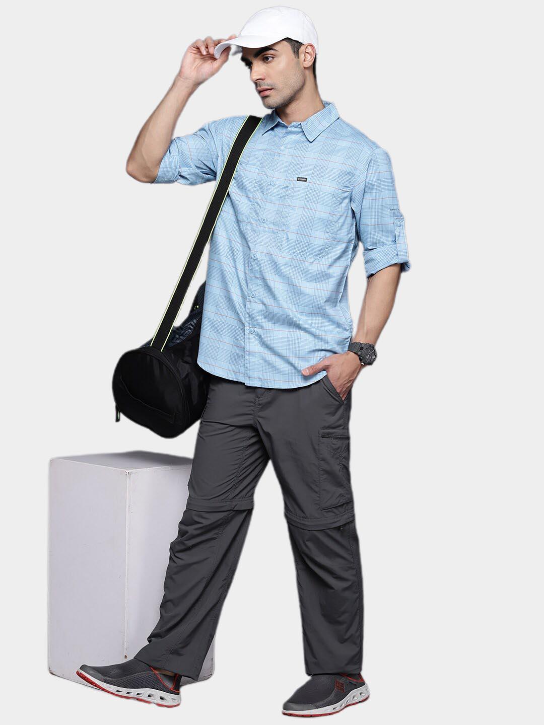 A Men Wearing Columbia Men Blue Silver Ridge Utility Lite Plaid LS (Sun Protection)