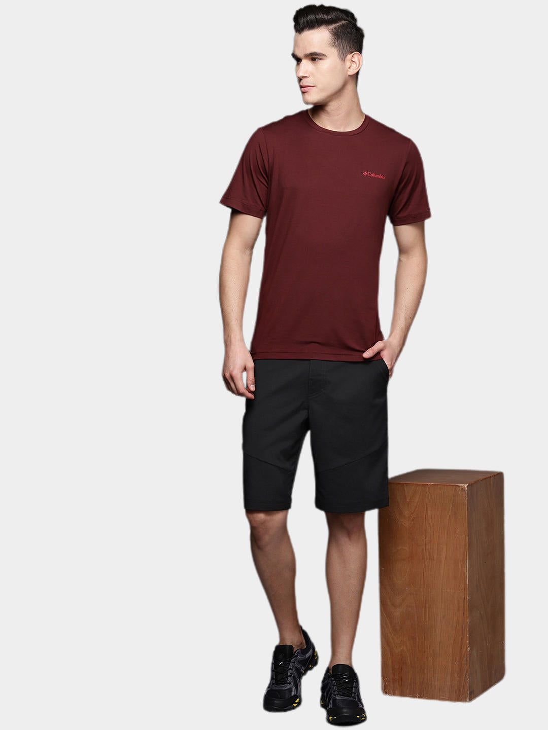 A Men Wearing Columbia Men Black Tech Trail Short (Sun Protection)