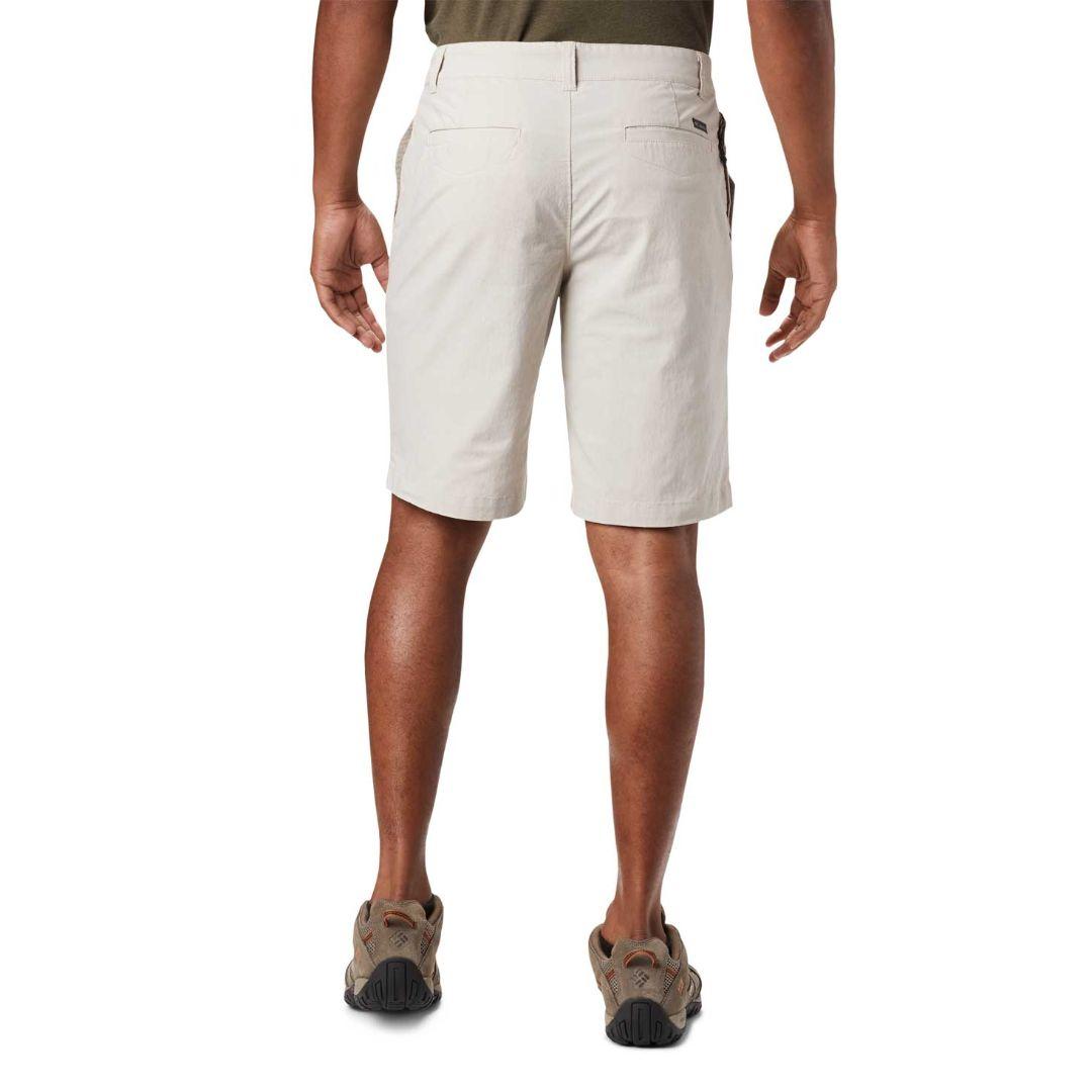 A Men Wearing Columbia Men Beige Outdoor Elements Chambray Short