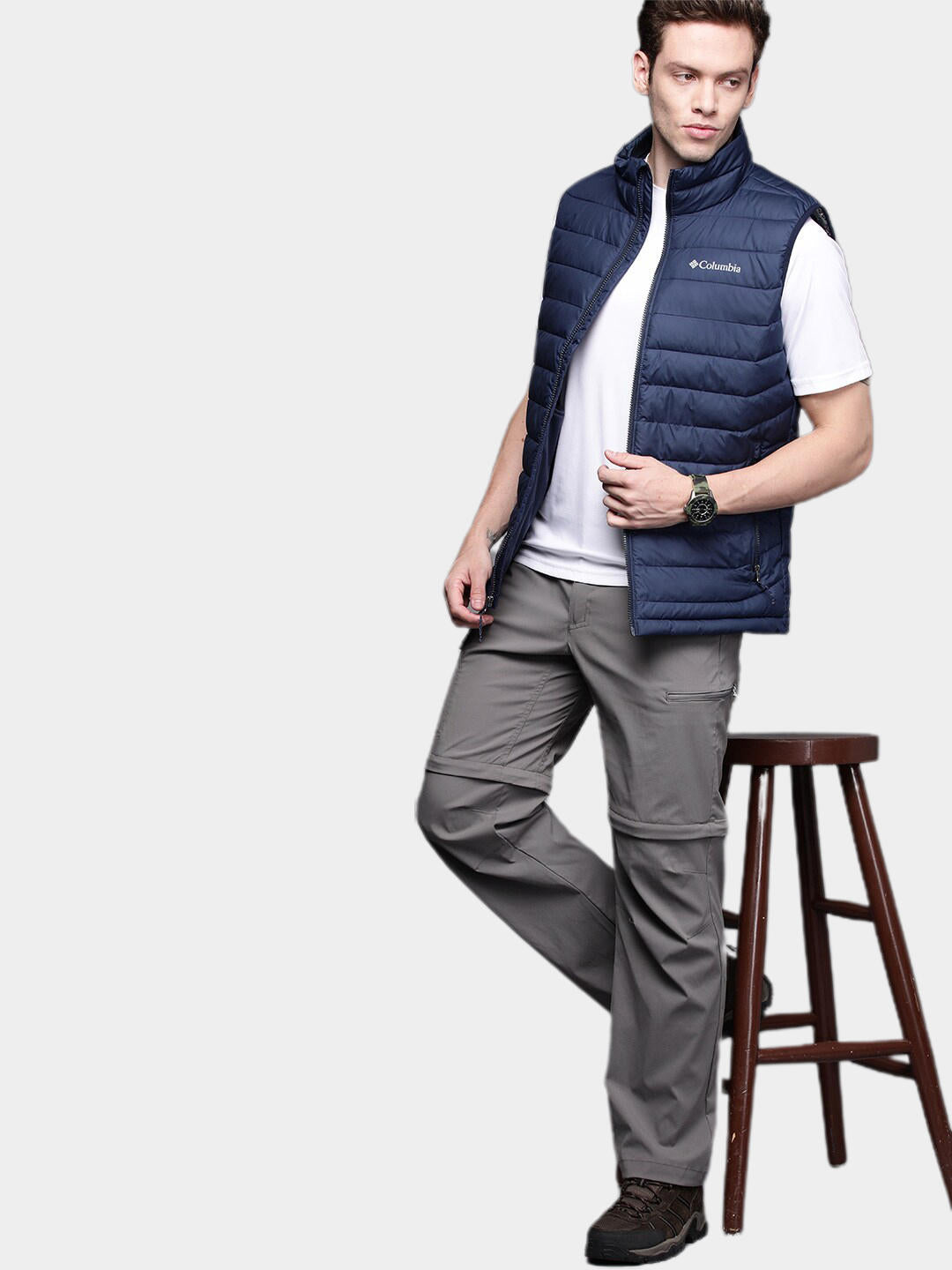 A Men Wearing Columbia Men Grey Newton Ridge Convertible Pant (Sun Protection)