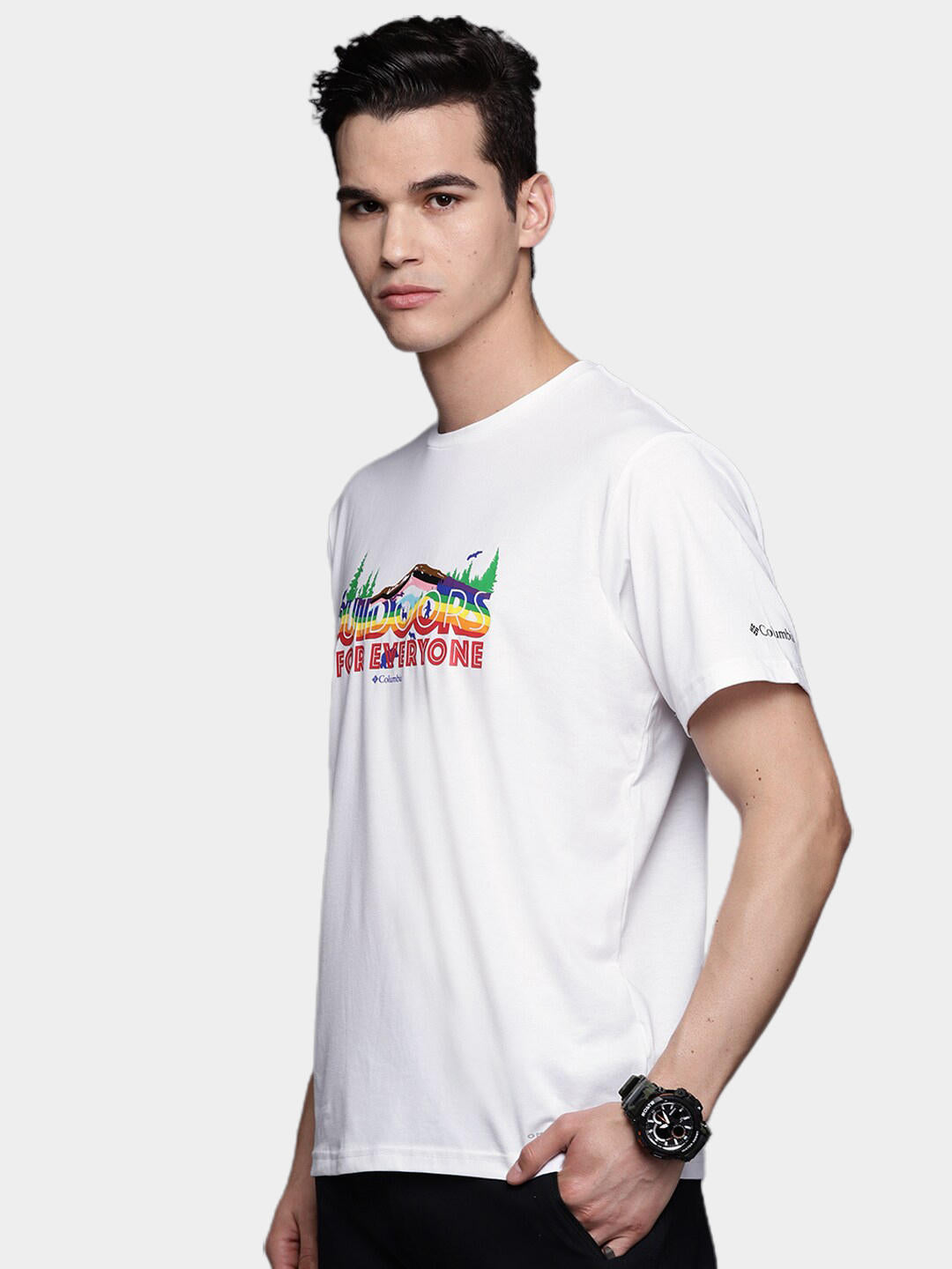 A Men Wearing Columbia Men White Men's Sun Trek Short Sleeve Graphic Tee (Sun Protection)