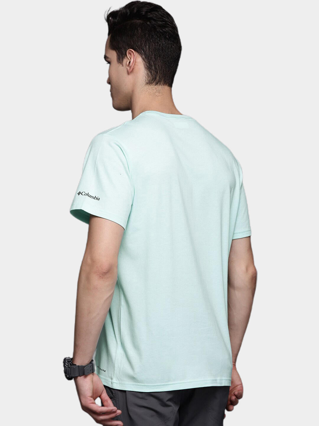 A Men Wearing Columbia Men Green Men's Sun Trek Short Sleeve Graphic Tee (Sun Protection)