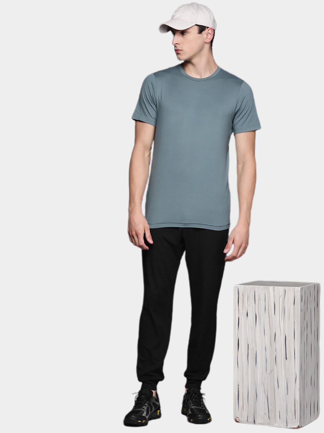 A Men Wearing Columbia Men Black Tech Trail Knit Jogger