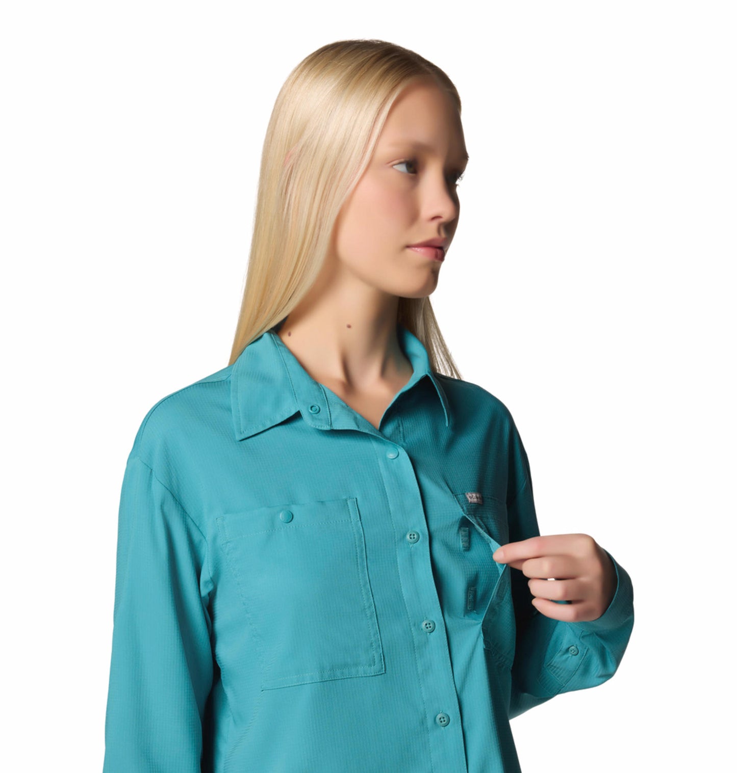 A Women Wearing Columbia Women Green Silver Ridge Utility LS Shirt (Sun Protection)