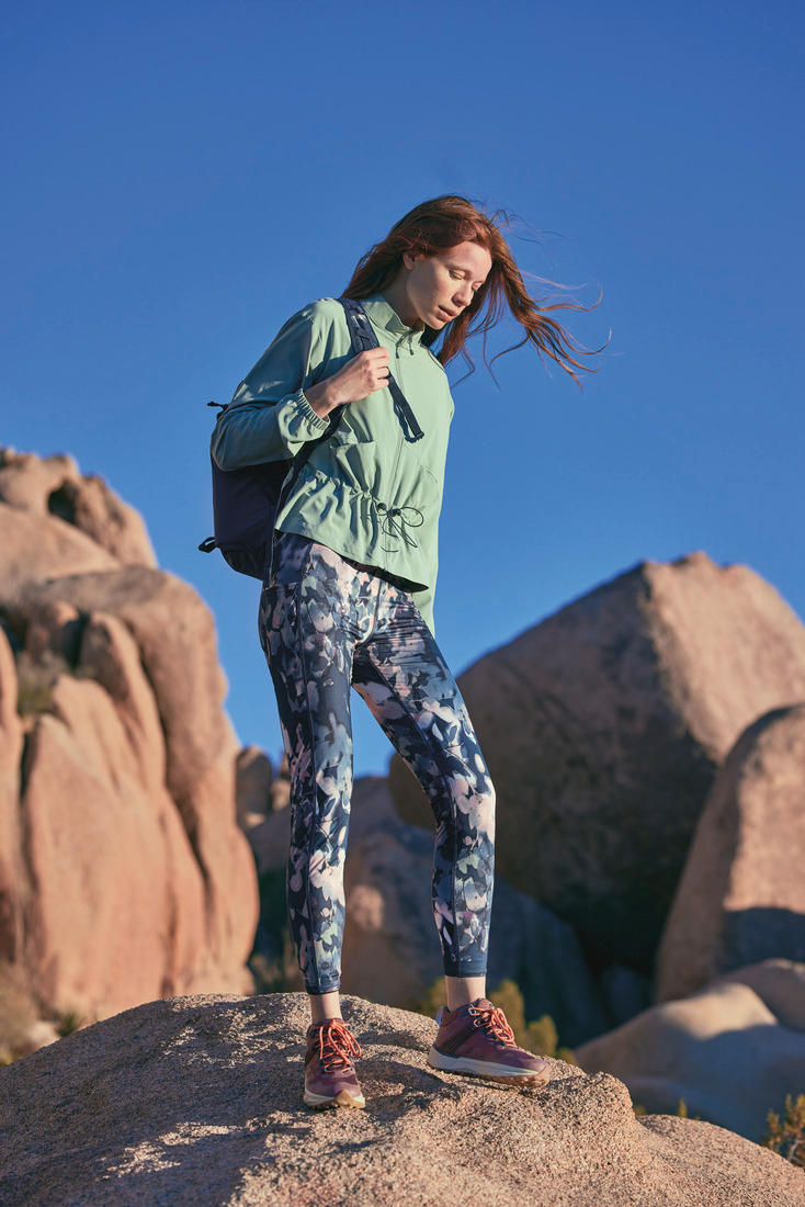 A Women Wearing Columbia Women Navy Blue Boundless Trek Legging