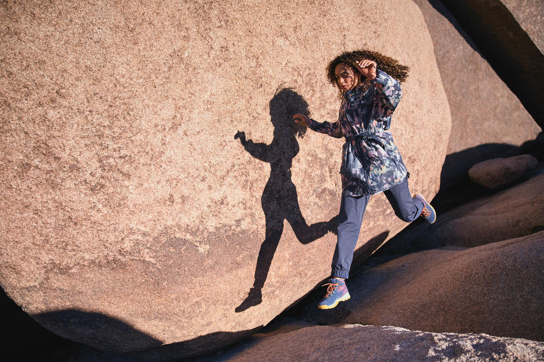 A Women Wearing Columbia Women Navy Blue Boundless Trek Jogger