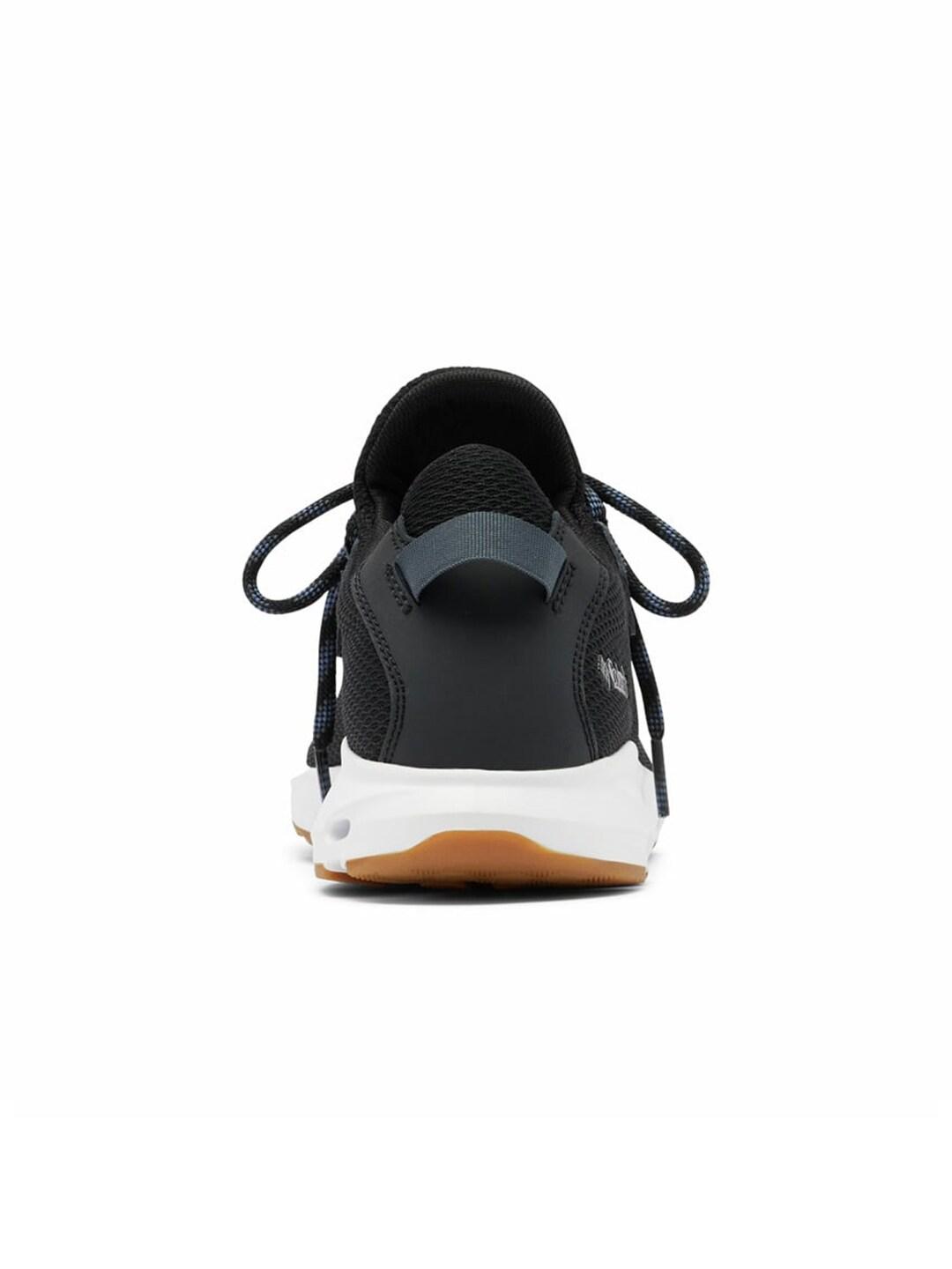 A Women Wearing Columbia Women Black COLUMBIA VENT AERO