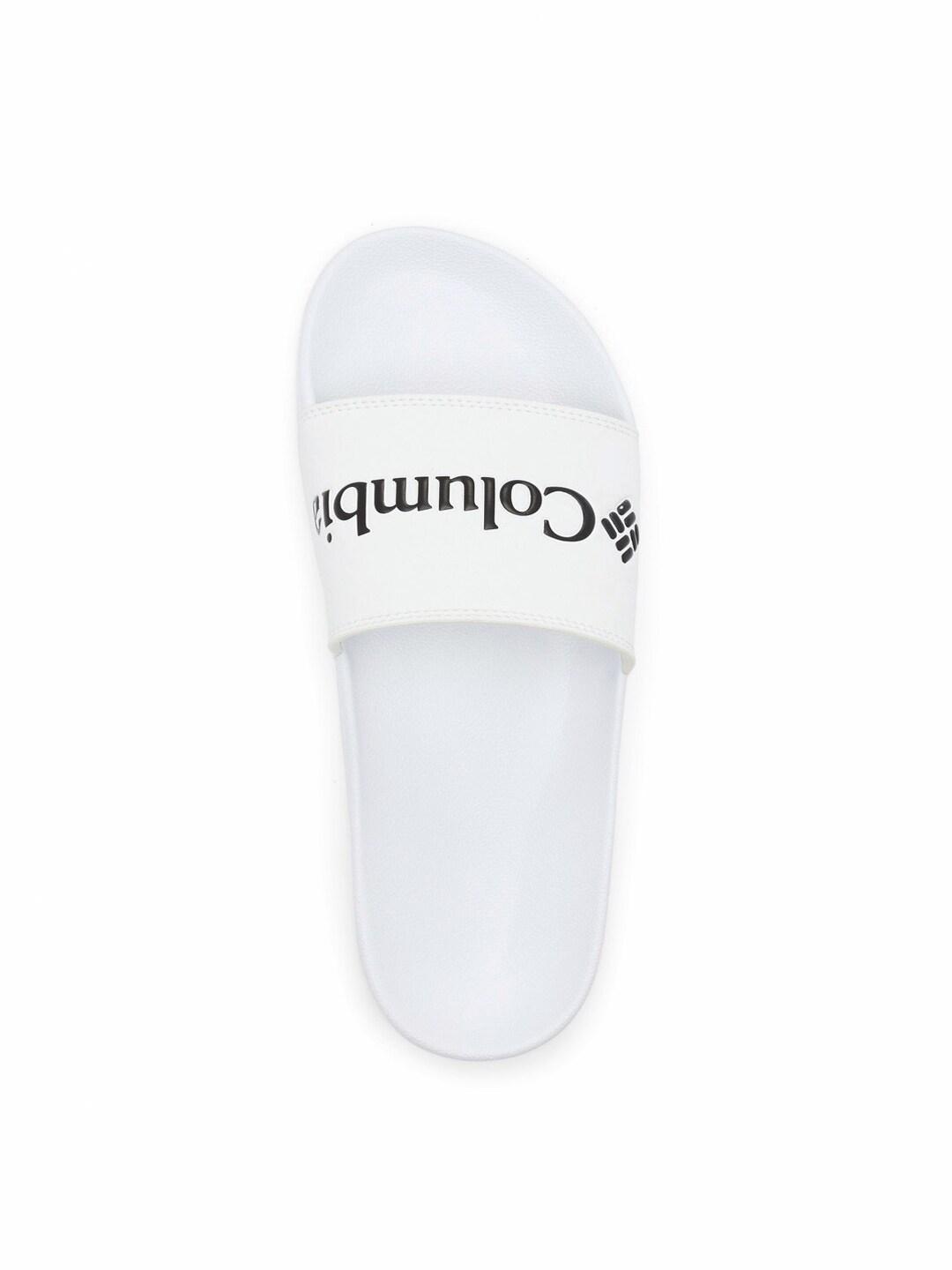 A Women Wearing Columbia Women White HOOD RIVER SLIDE