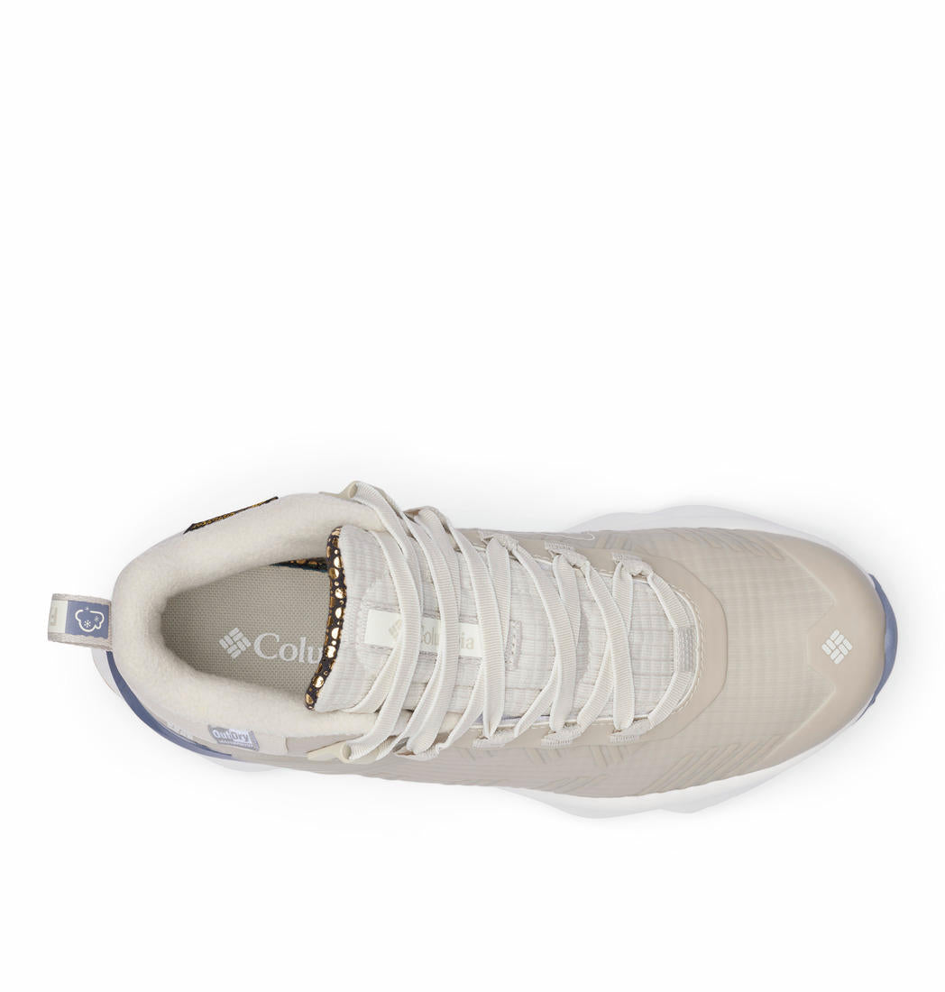 A Women Wearing Columbia Women Grey FACET 75 EQUINOX