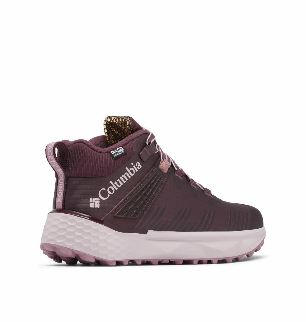 A Women Wearing Columbia Women Red FACET 75 EQUINOX