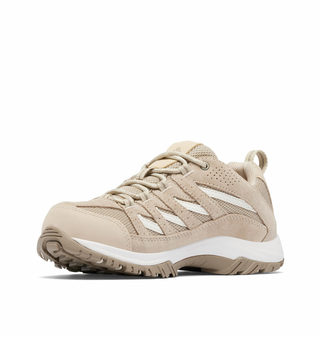 A Women Wearing Columbia Women Brown CRESTWOOD WATERPROOF