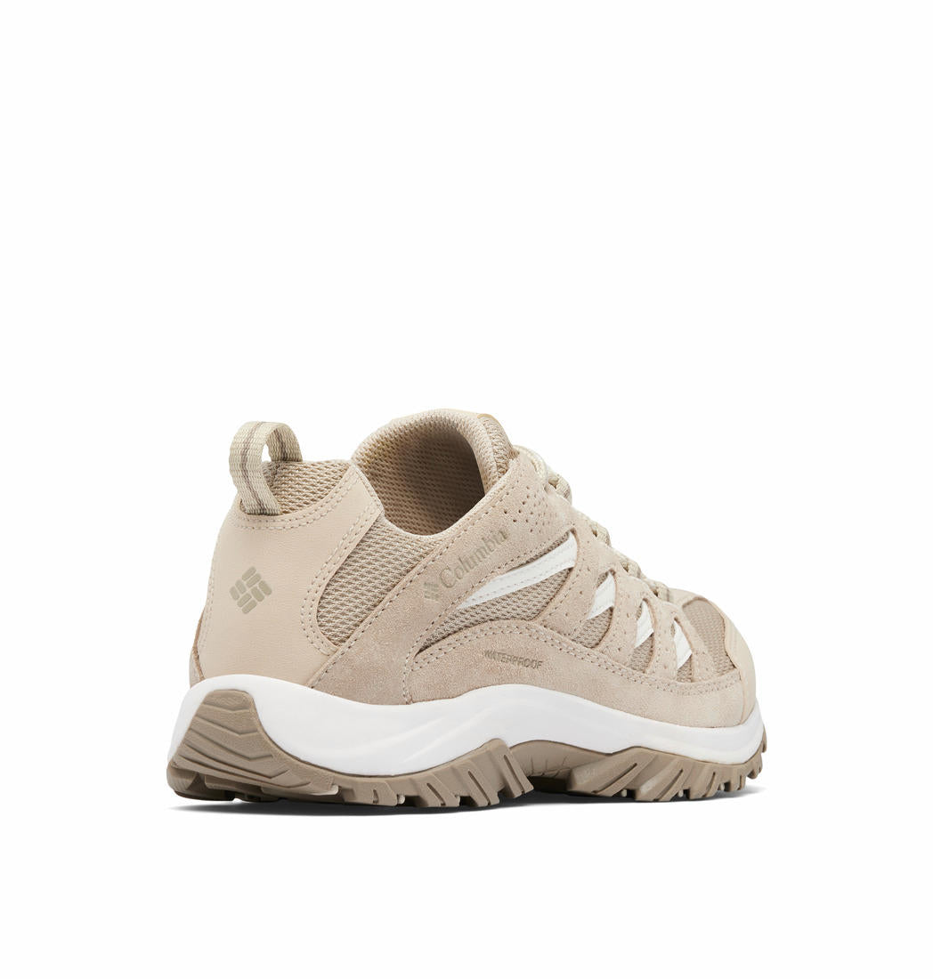 A Women Wearing Columbia Women Brown CRESTWOOD WATERPROOF