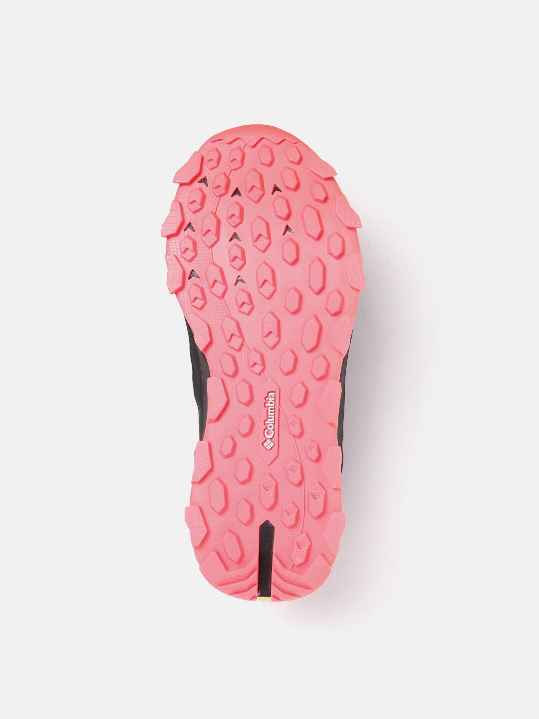 A Women Wearing Columbia Women Black HATANA MAX OUTDRY