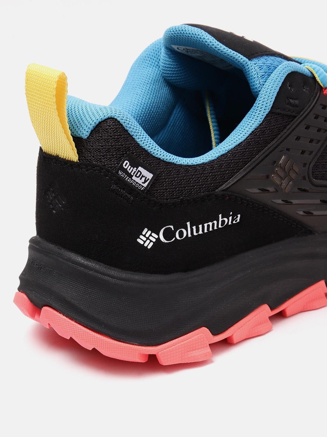 A Women Wearing Columbia Women Black HATANA MAX OUTDRY
