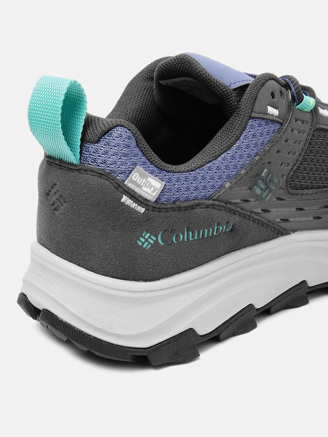 A Women Wearing Columbia Women Grey HATANA MAX OUTDRY