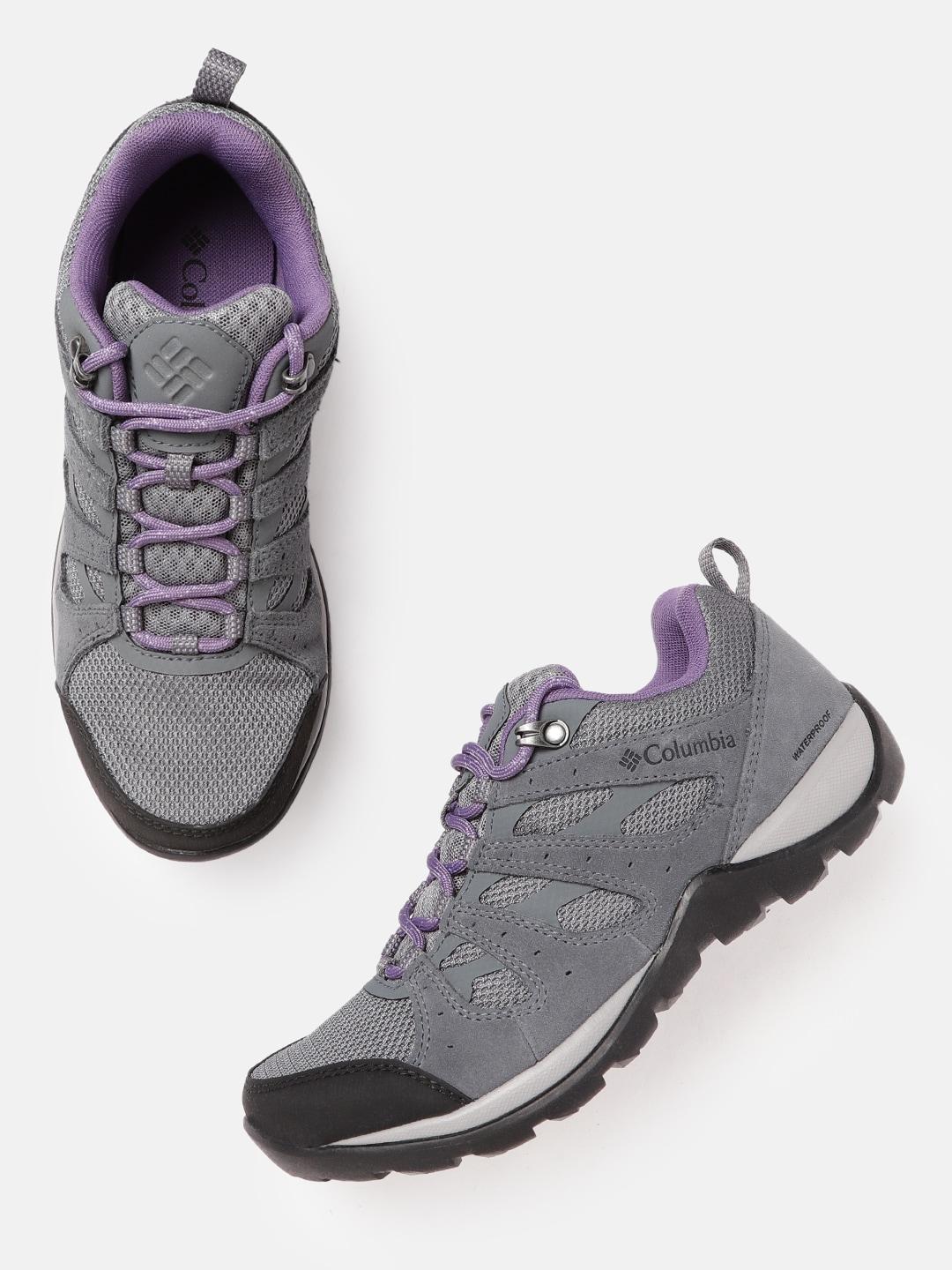 A Women Wearing Columbia Women Grey REDMOND V2 WP