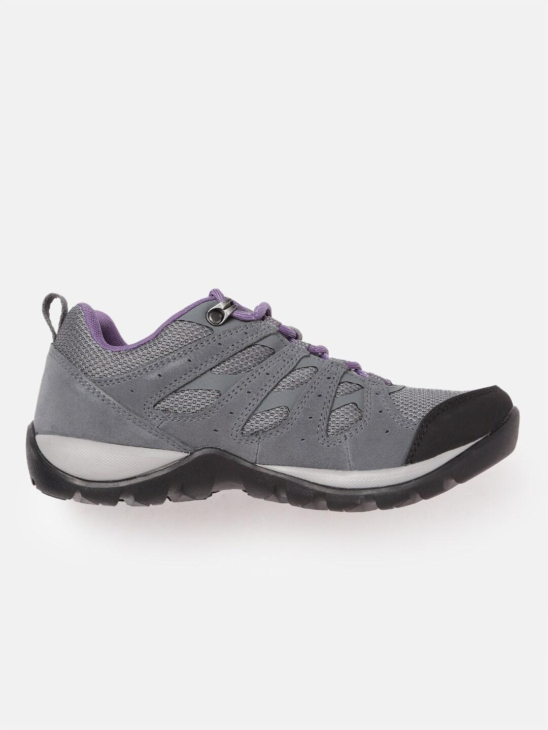A Women Wearing Columbia Women Grey REDMOND V2 WP