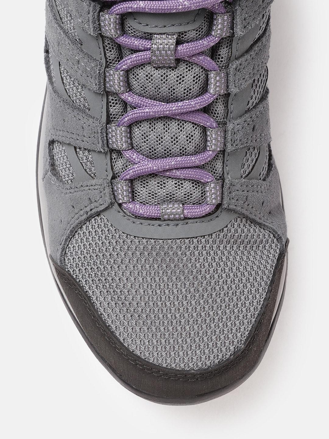 A Women Wearing Columbia Women Grey REDMOND V2 WP
