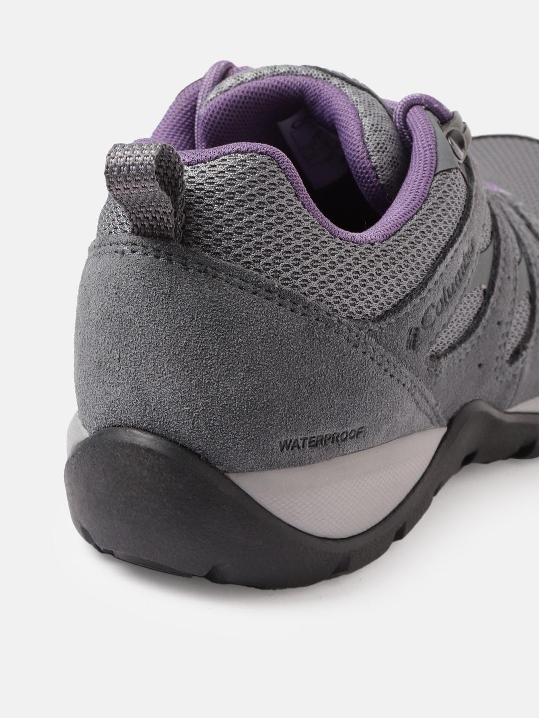A Women Wearing Columbia Women Grey REDMOND V2 WP
