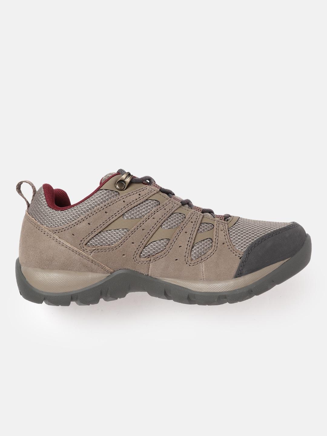 A Women Wearing Columbia Women Brown REDMOND V2 WP