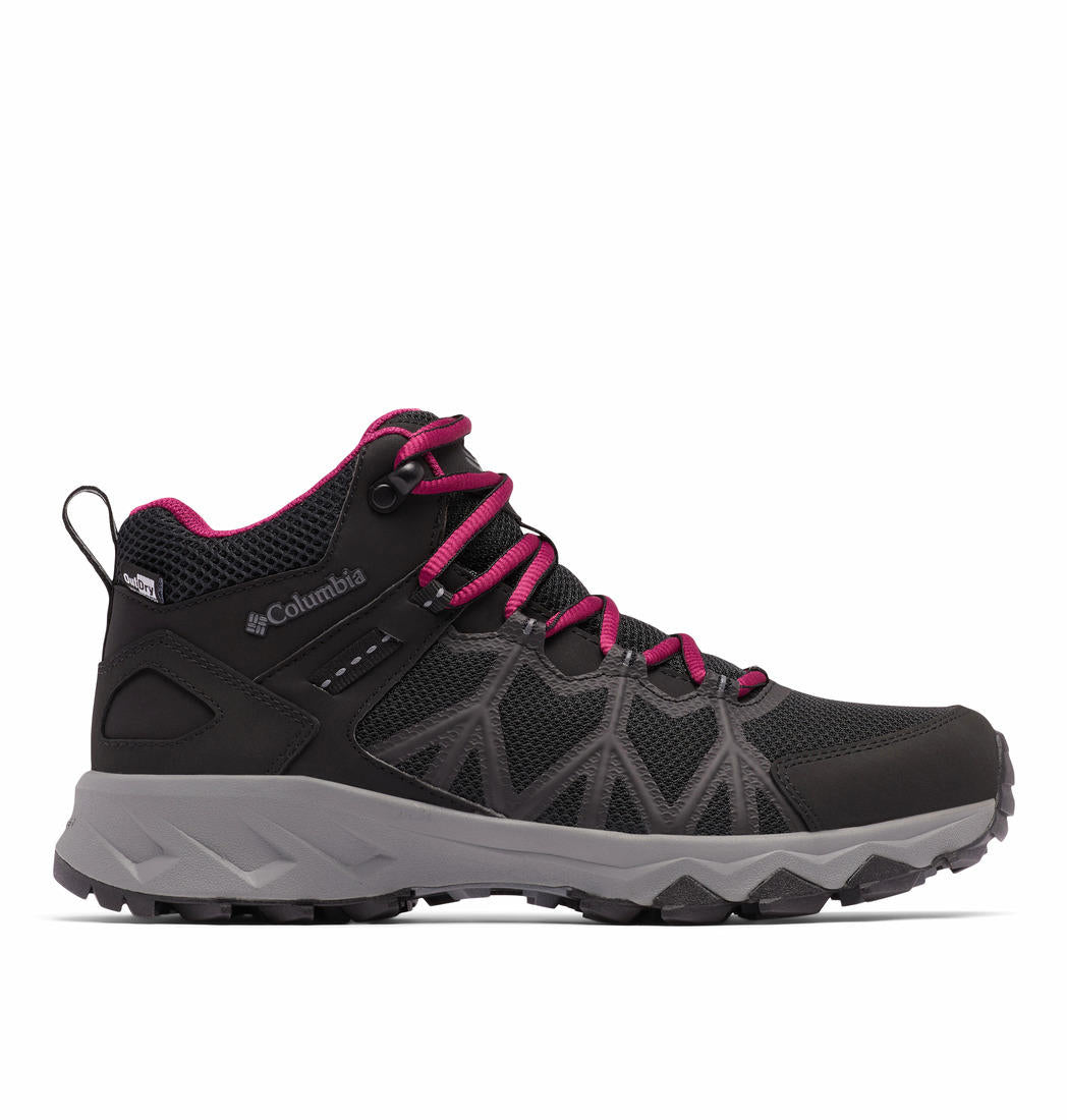 A Women Wearing Columbia Women Black PEAKFREAK II MID OUTDRY