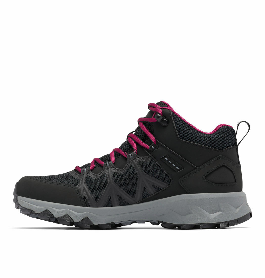 A Women Wearing Columbia Women Black PEAKFREAK II MID OUTDRY