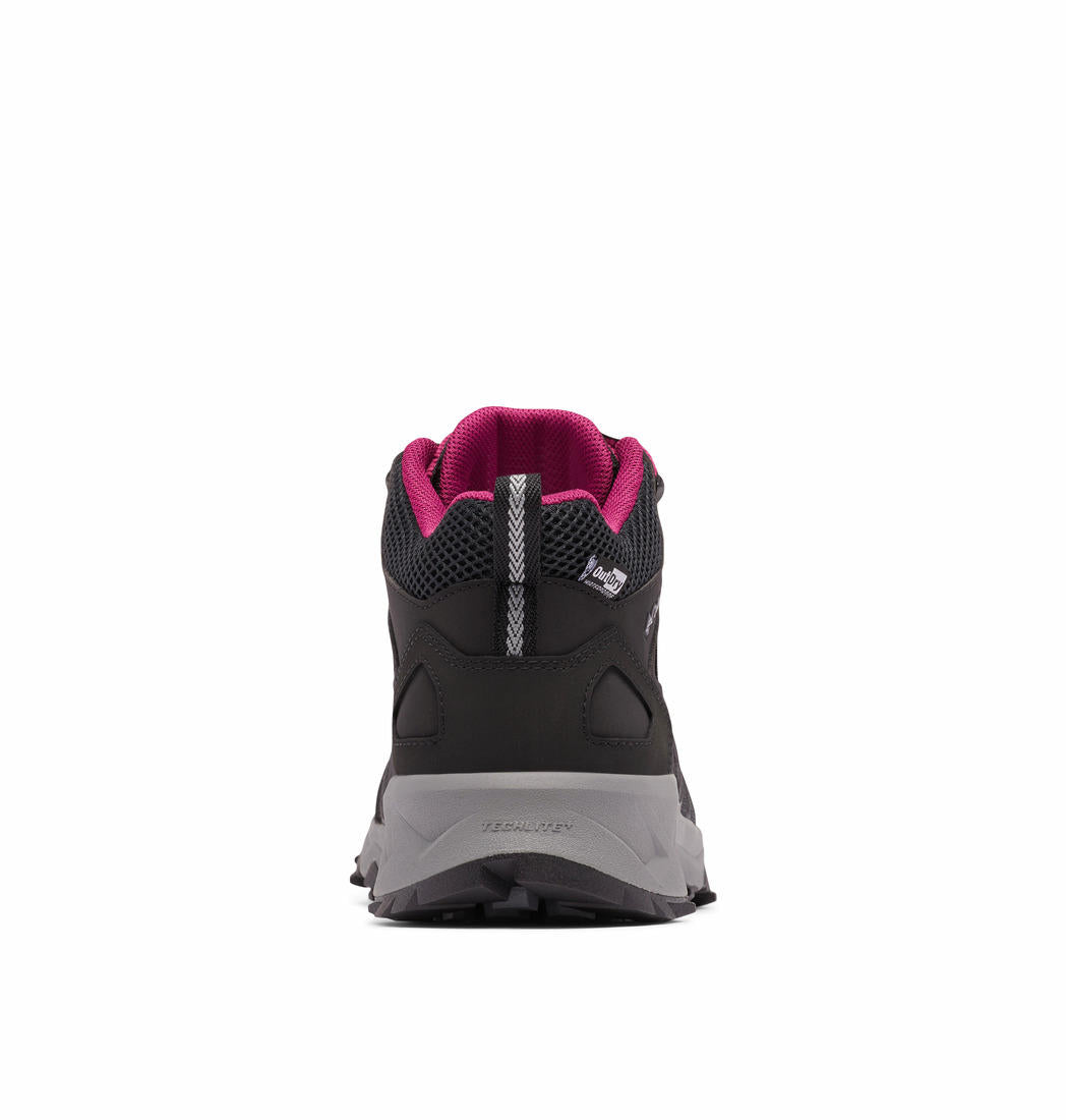 A Women Wearing Columbia Women Black PEAKFREAK II MID OUTDRY