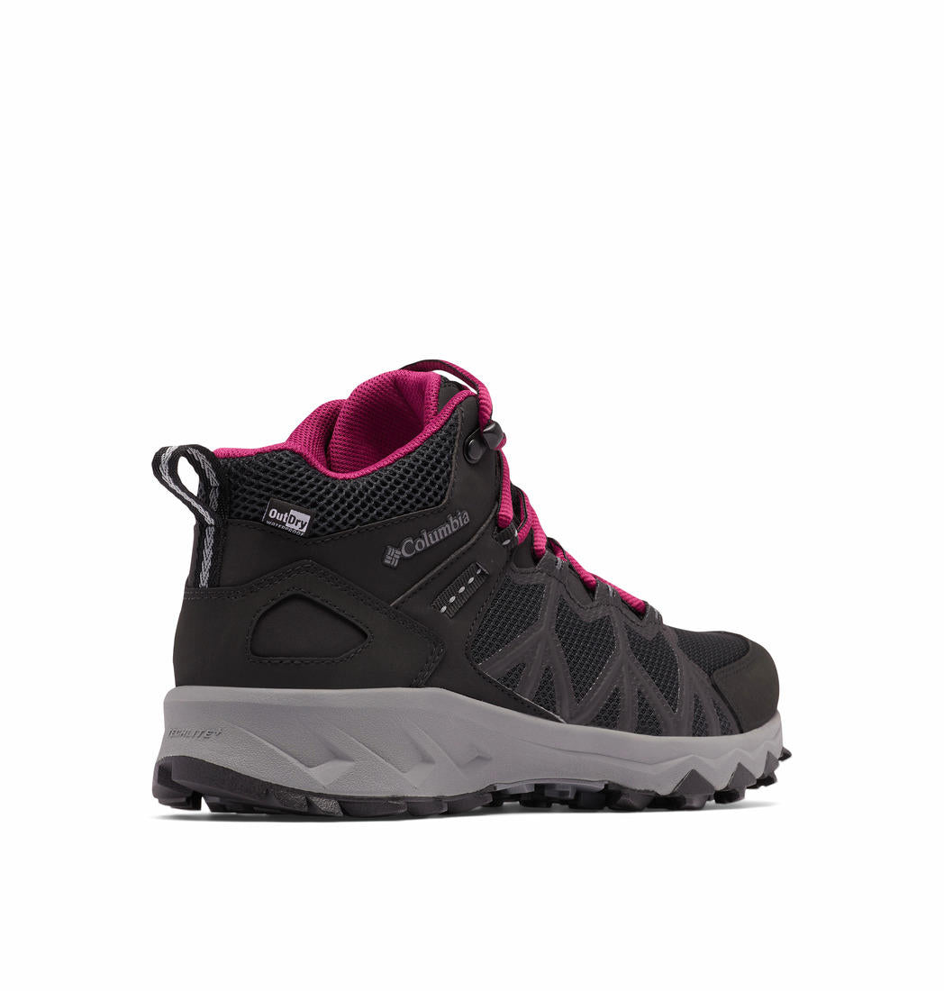 A Women Wearing Columbia Women Black PEAKFREAK II MID OUTDRY