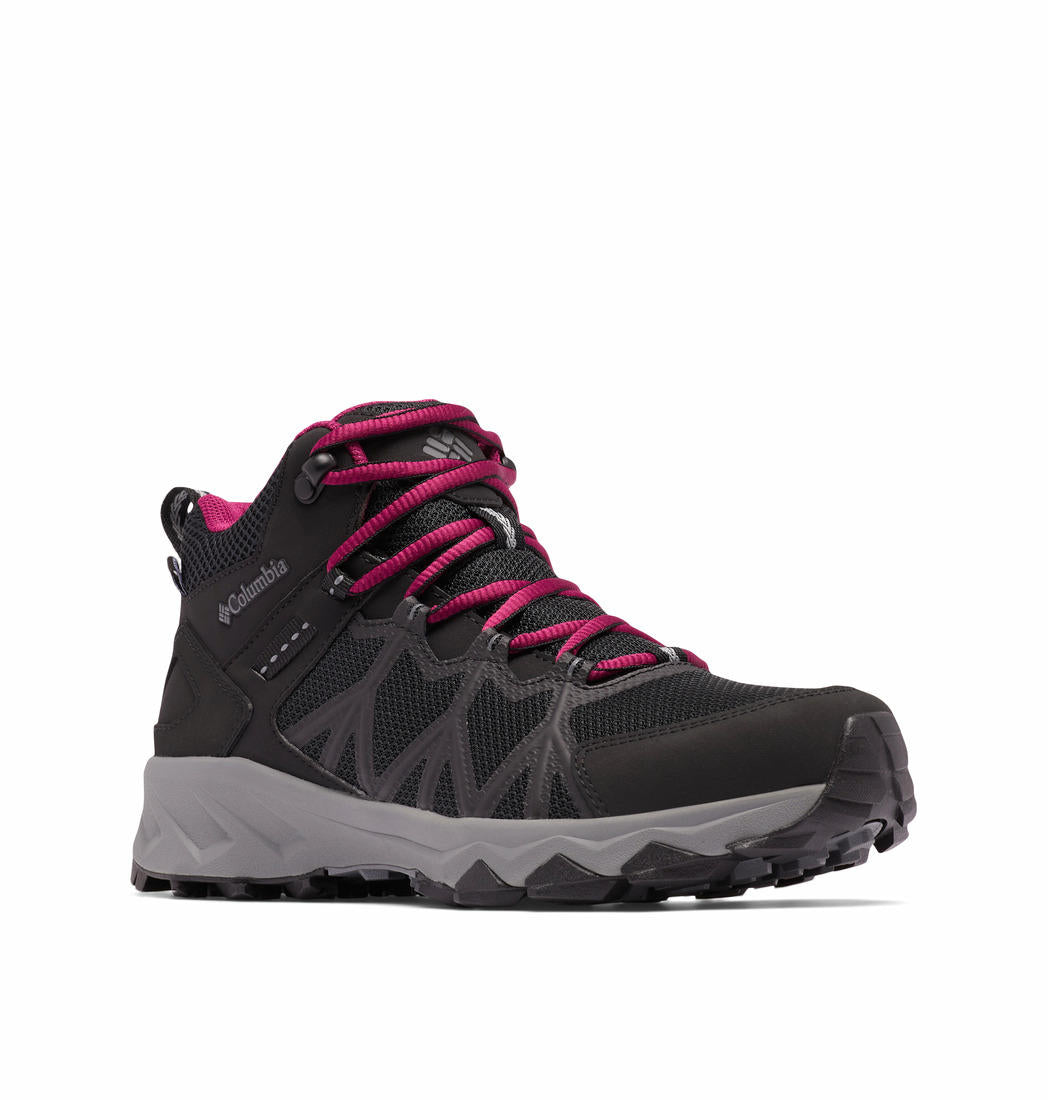 A Women Wearing Columbia Women Black PEAKFREAK II MID OUTDRY