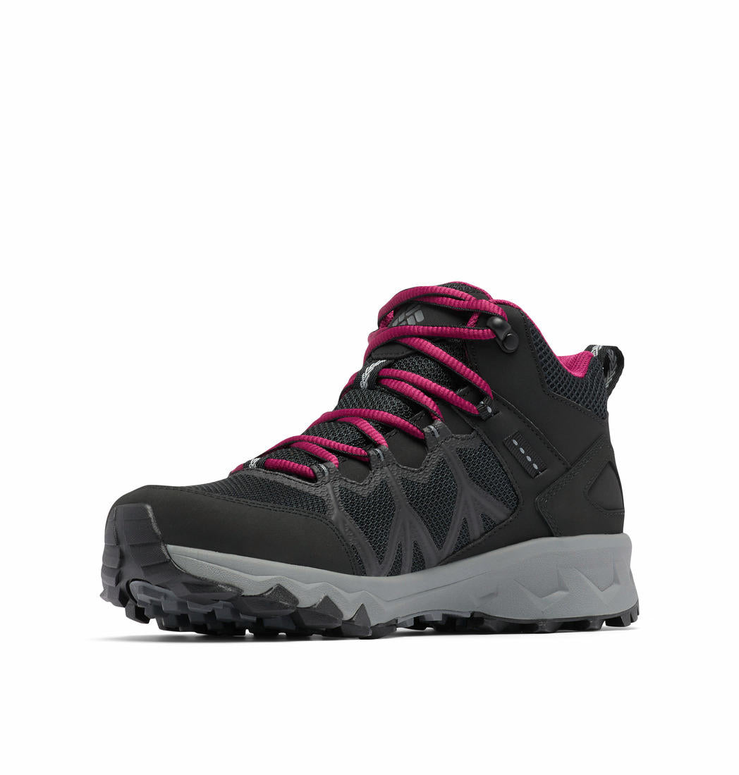 A Women Wearing Columbia Women Black PEAKFREAK II MID OUTDRY