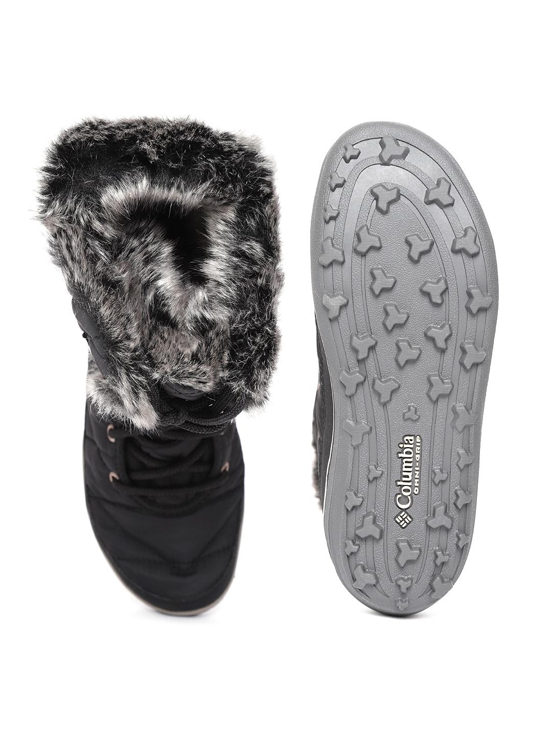 A Women Wearing Columbia Women Black HEAVENLY OMNI HEAT