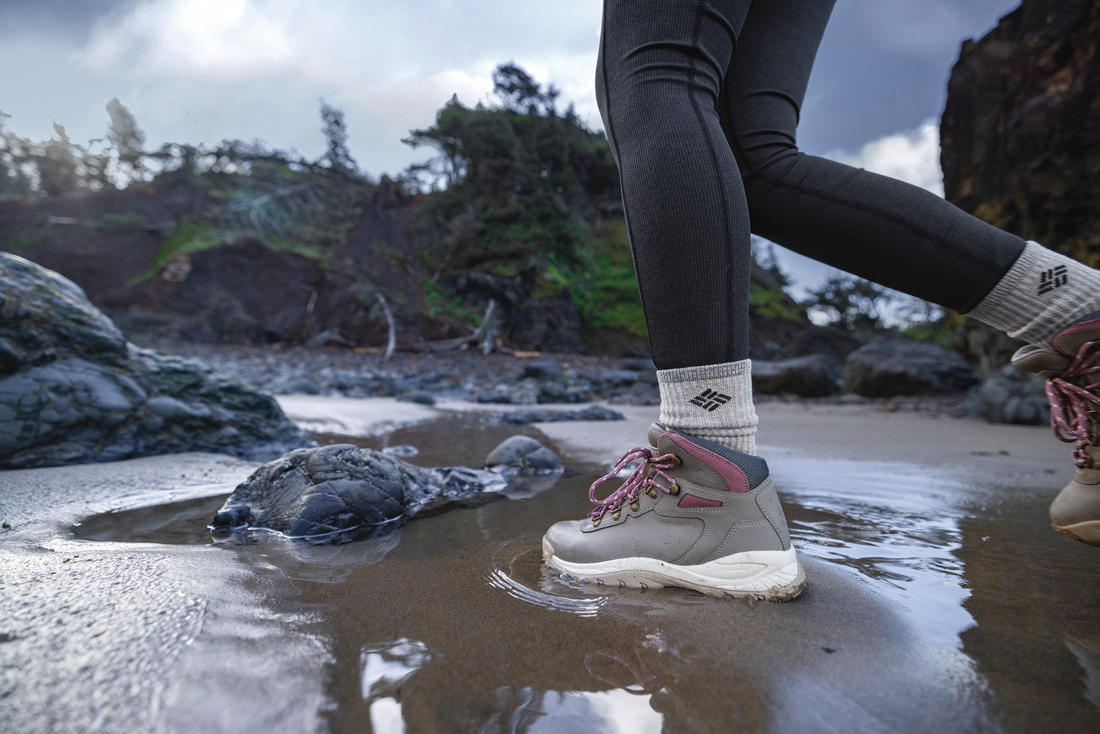 A Women Wearing Columbia Women Black NEWTON RIDGE PLUS