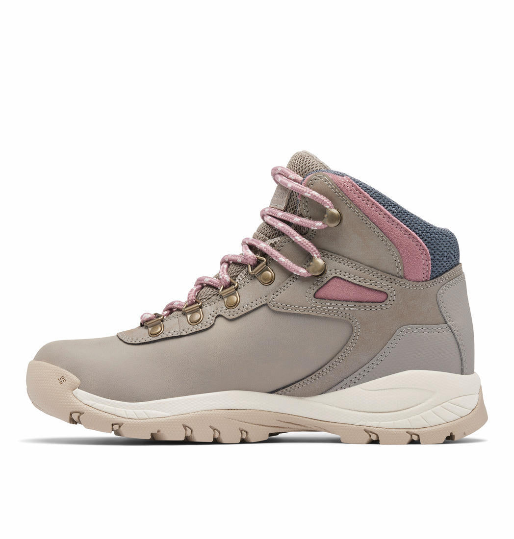 A Women Wearing Columbia Women Black NEWTON RIDGE PLUS