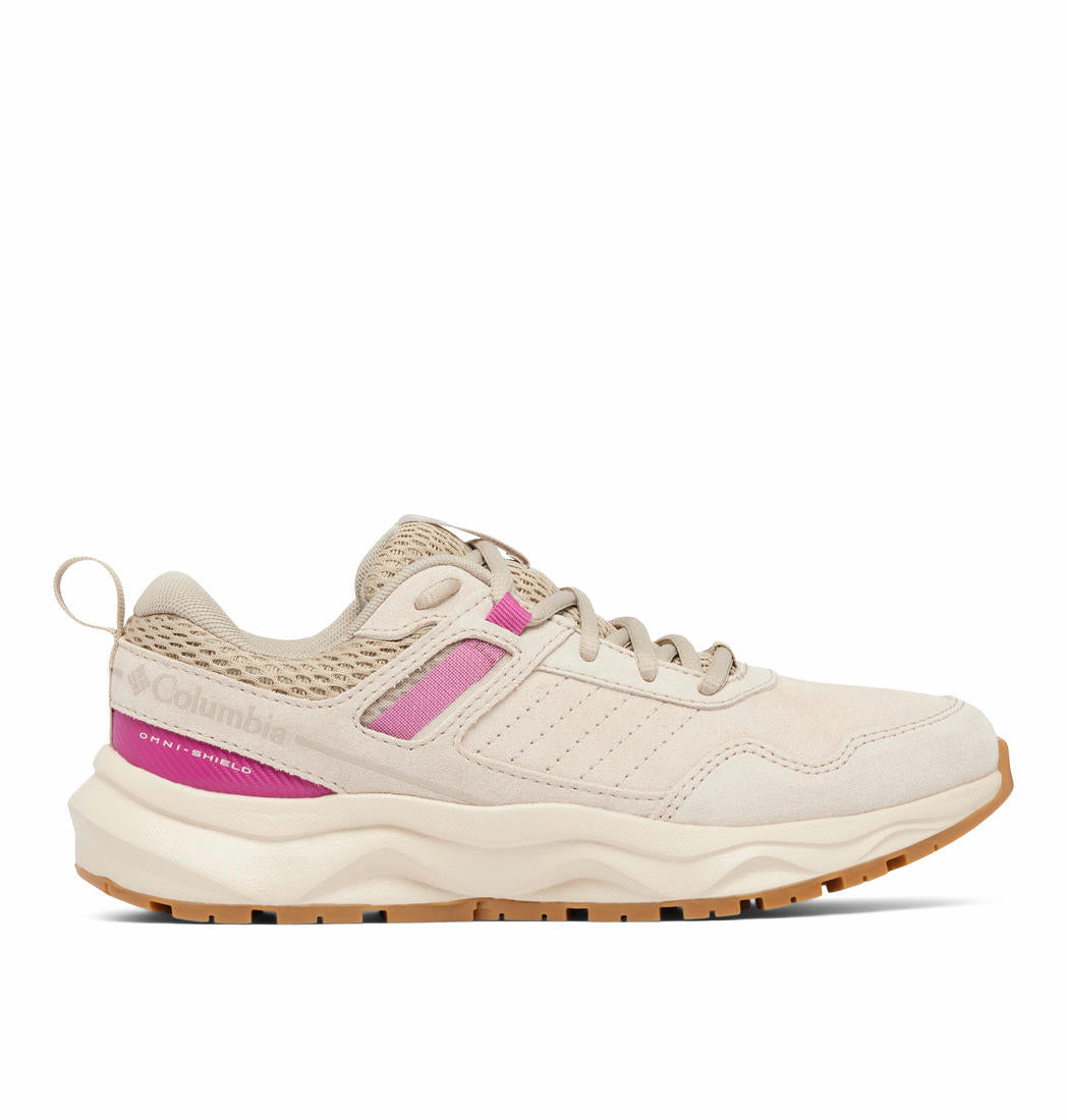 A Women Wearing Columbia Women Brown PLATEAU VENTURE
