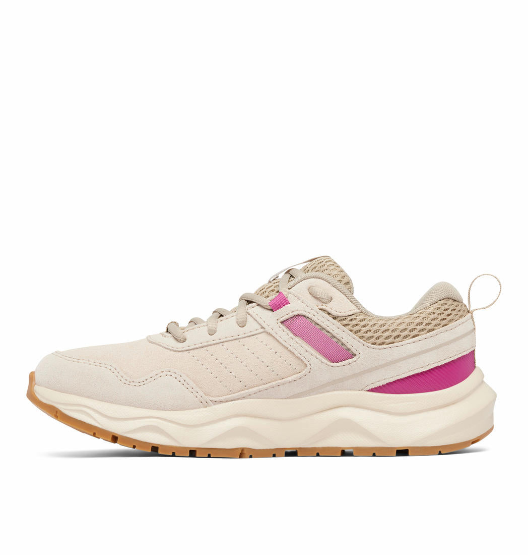 A Women Wearing Columbia Women Brown PLATEAU VENTURE