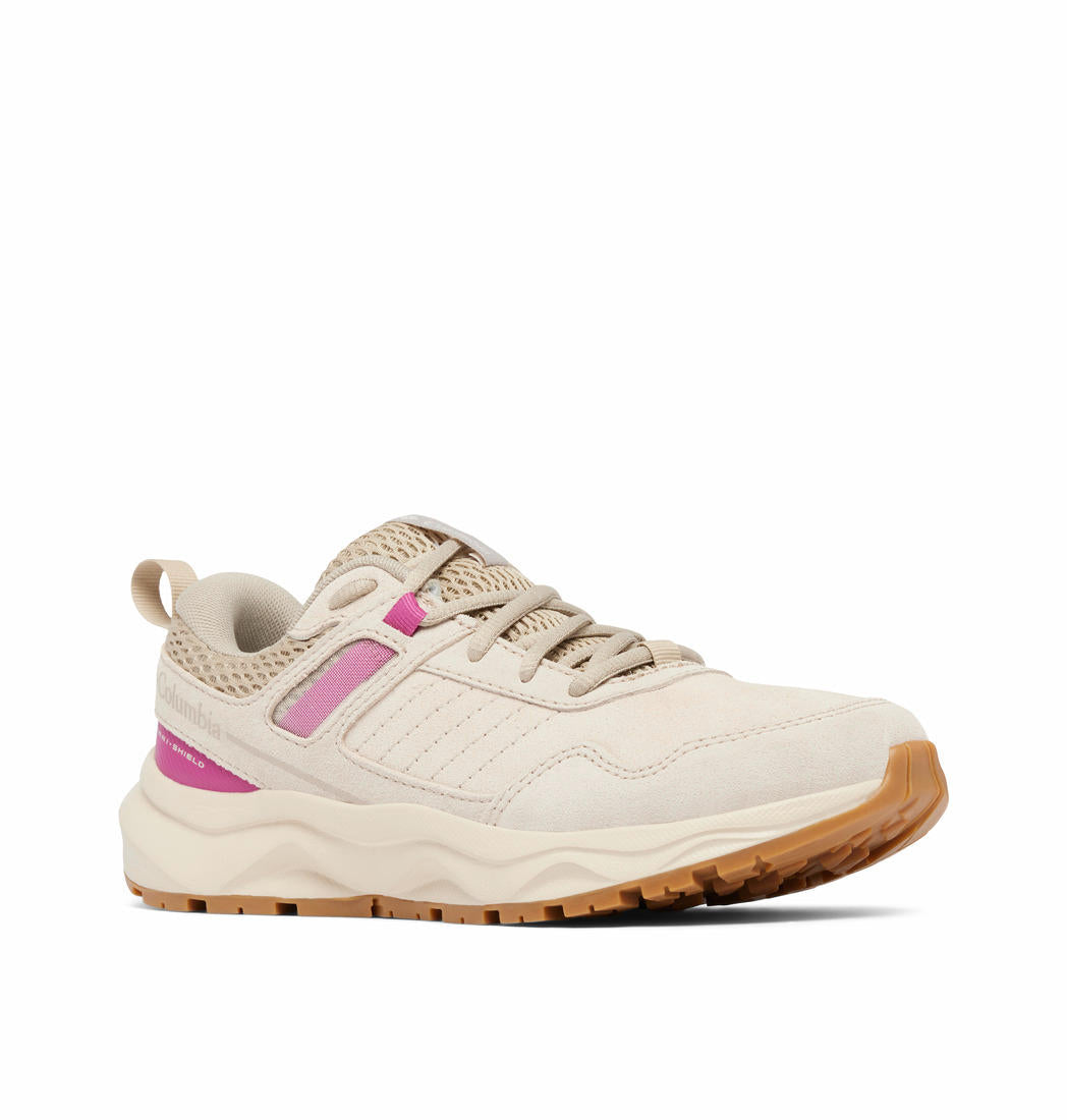 A Women Wearing Columbia Women Brown PLATEAU VENTURE