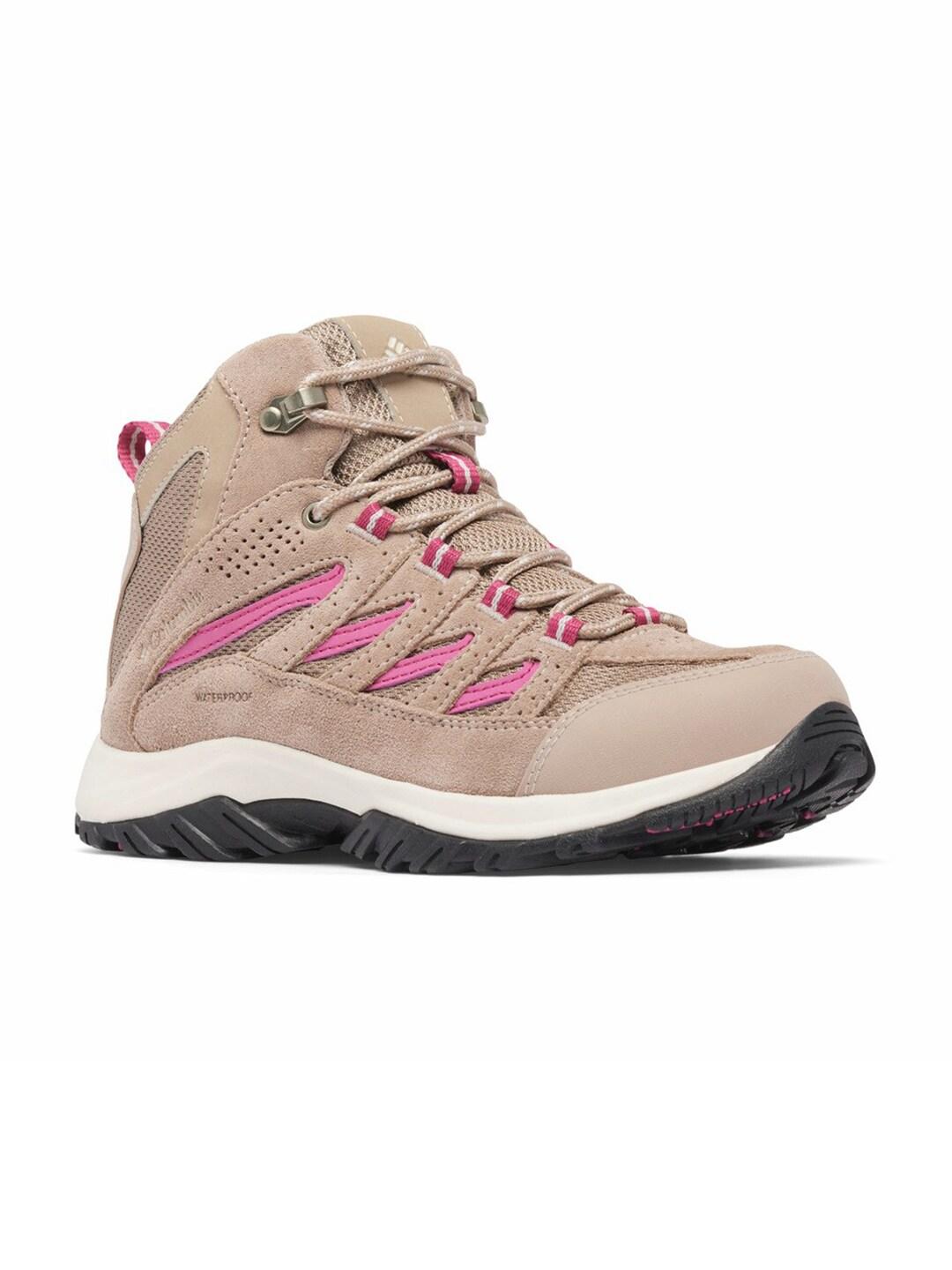 A Women Wearing Columbia Women Brown CRESTWOOD MID WATERPROOF
