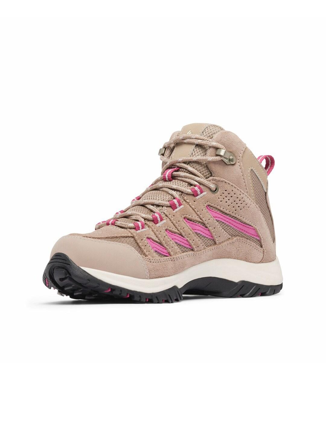 A Women Wearing Columbia Women Brown CRESTWOOD MID WATERPROOF