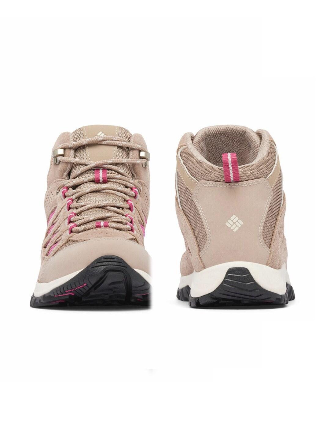 A Women Wearing Columbia Women Brown CRESTWOOD MID WATERPROOF