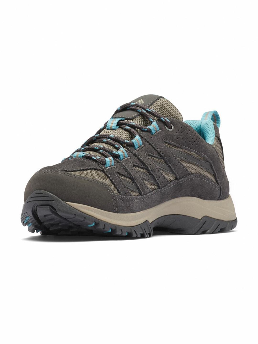 A Women Wearing Columbia Women Black CRESTWOOD WATERPROOF