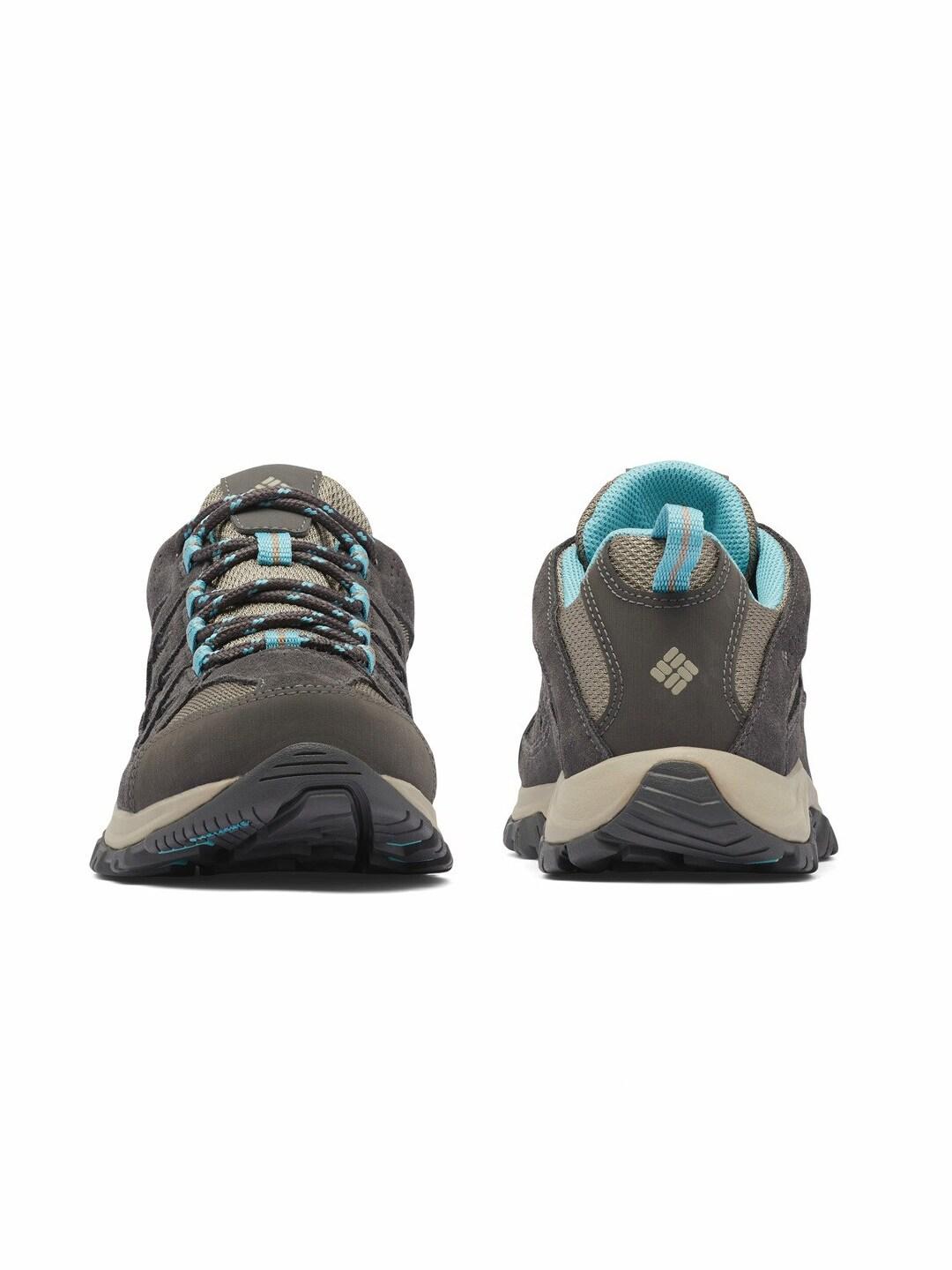 A Women Wearing Columbia Women Black CRESTWOOD WATERPROOF