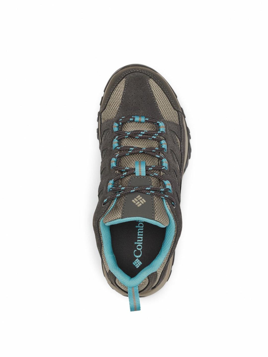 A Women Wearing Columbia Women Black CRESTWOOD WATERPROOF