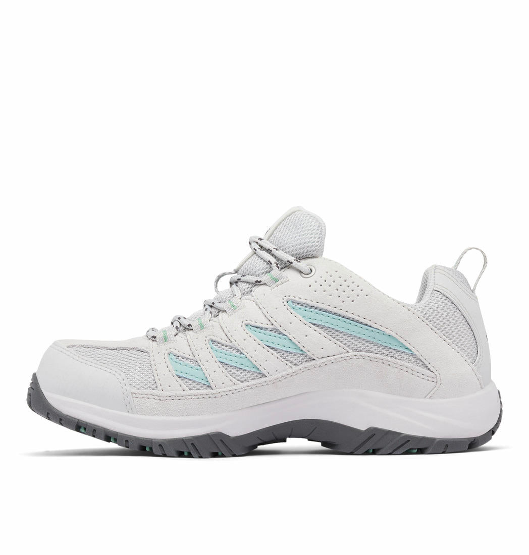 A Women Wearing Columbia Women Grey CRESTWOOD WATERPROOF
