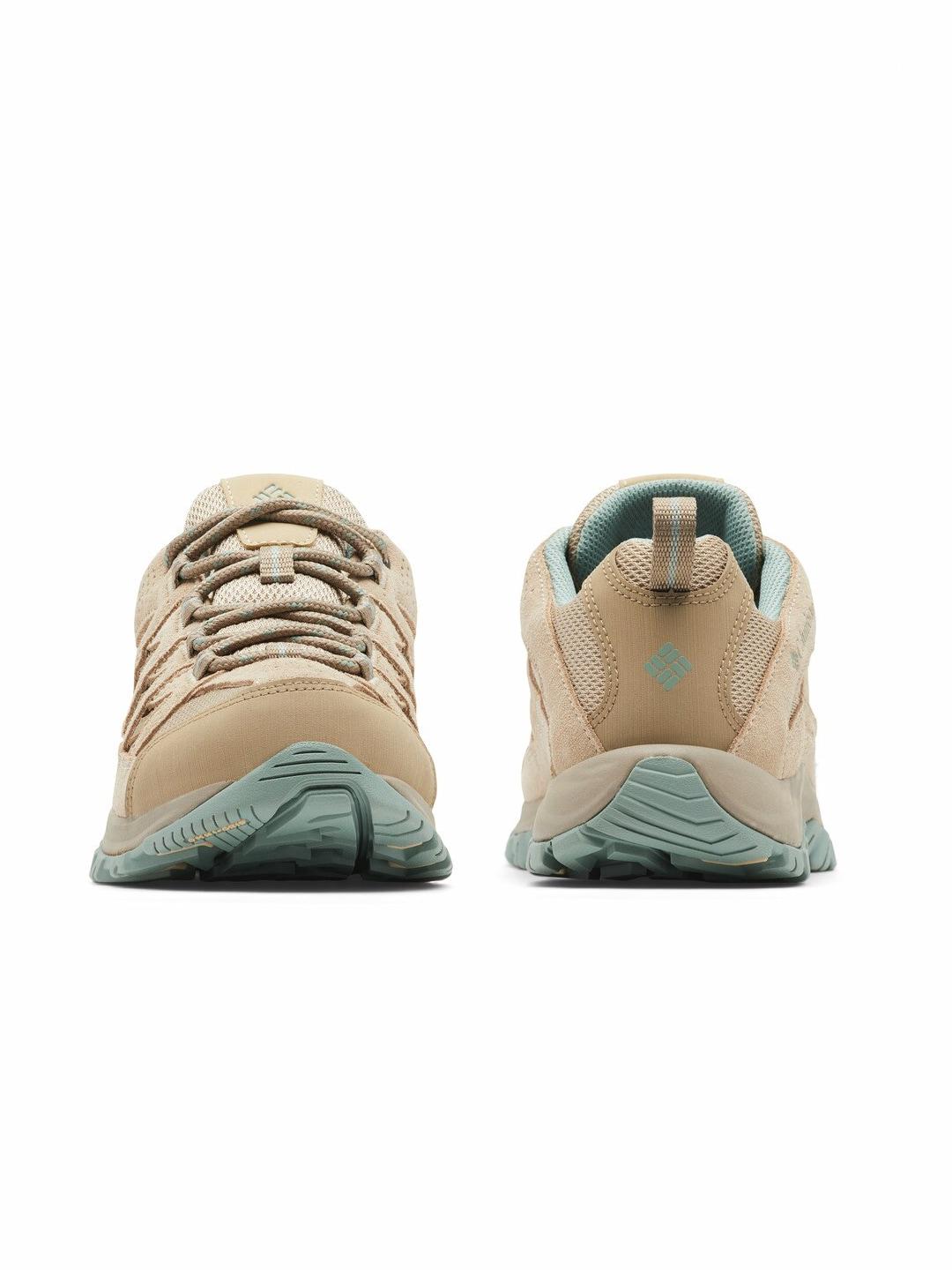 A Women Wearing Columbia Women Brown CRESTWOOD WATERPROOF