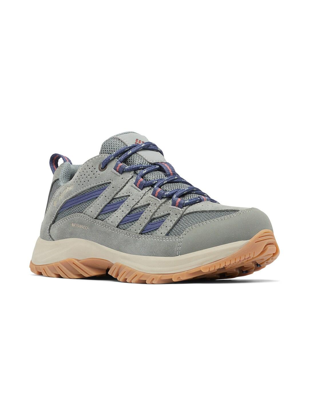 A Women Wearing Columbia Women Green CRESTWOOD WATERPROOF