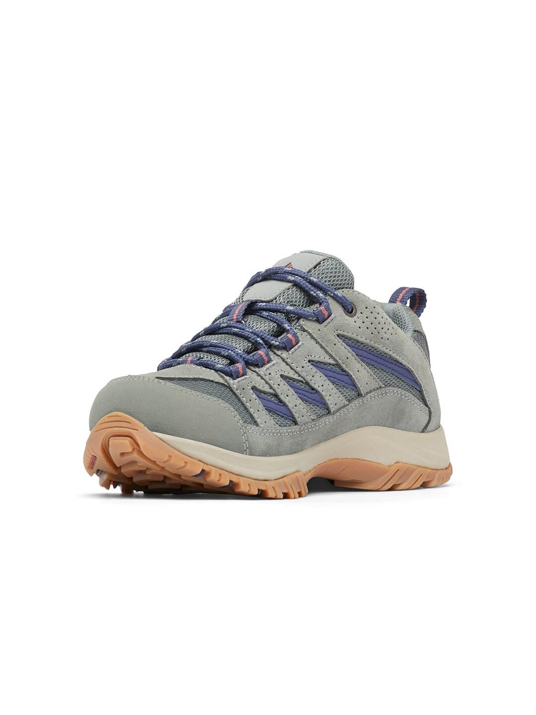 A Women Wearing Columbia Women Green CRESTWOOD WATERPROOF