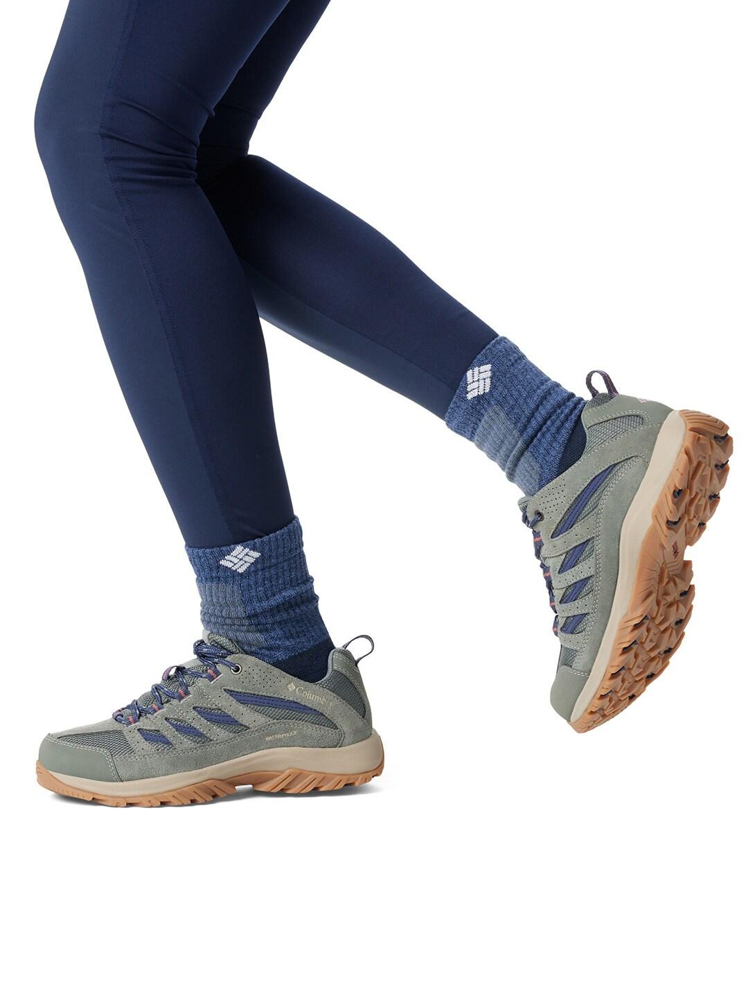 A Women Wearing Columbia Women Green CRESTWOOD WATERPROOF