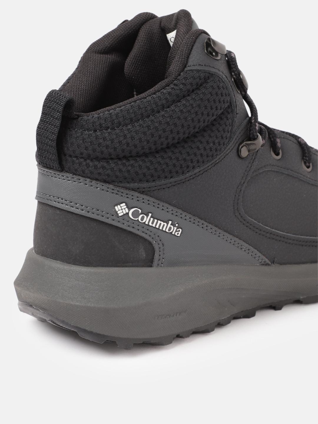 A Women Wearing Columbia Women Black TRAILSTORM PEAK MID